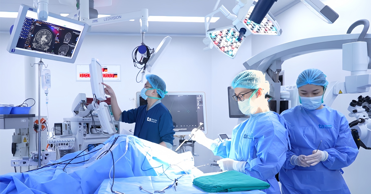 Phẫu thuật cắt khối u tuyến yên tái phát khổng lồ