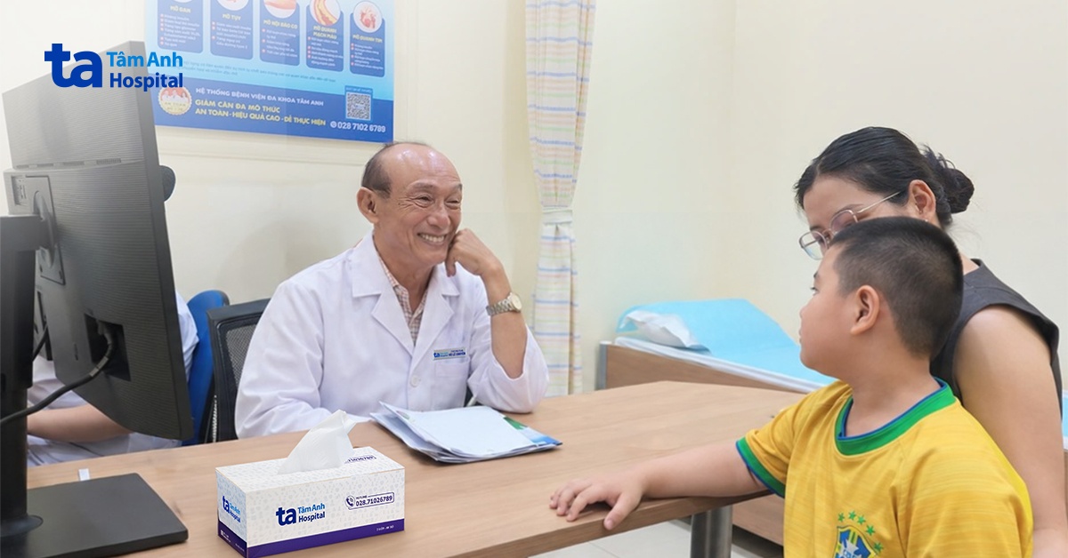 Phối hợp hai loại ống soi điều trị cho bé 5 tuổi bị sỏi niệu quản