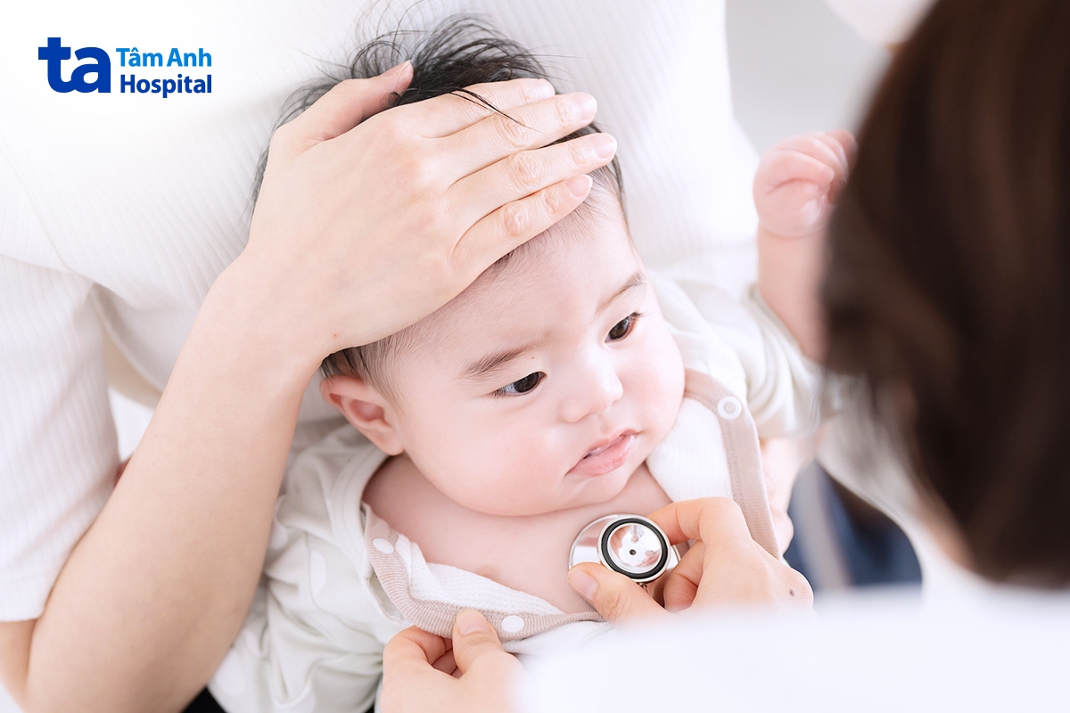 phụ huynh cần chăm sóc trẻ theo hướng dẫn của bác sĩ