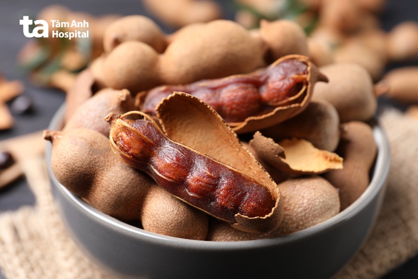 Quả me và phần thịt me chín dùng trong chế độ ăn của mẹ bầu