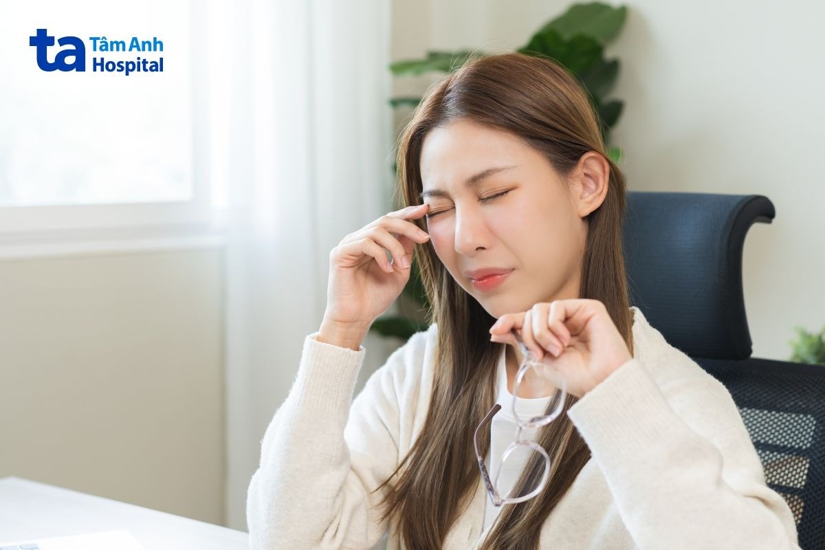 rách giác mạc có tự khỏi không