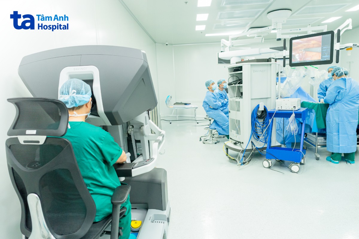 Robot Da Vinci đời Xi được ứng dụng trong điều trị các bệnh lý Robot Da Vinci đời Xi được ứng dụng trong điều trị các bệnh lý