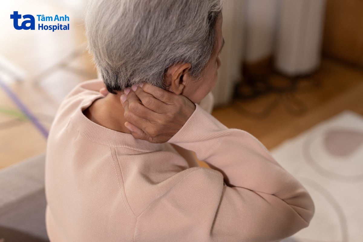 thoái hóa đốt sống cổ có gây mất ngủ không