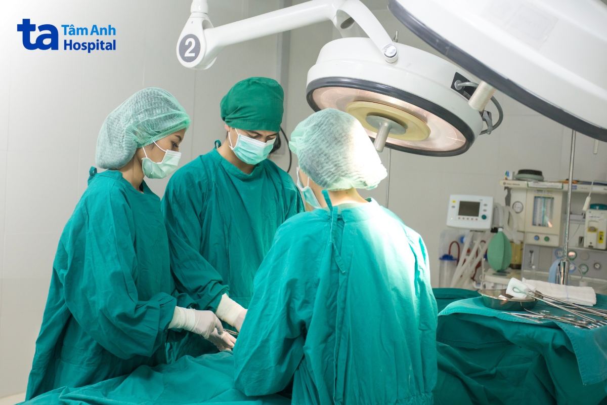 thủ thuật đặt buồng truyền cần