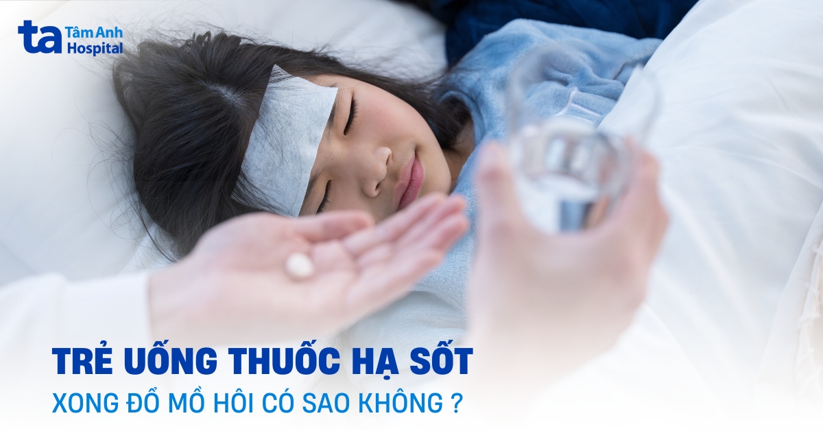 Trẻ uống thuốc hạ sốt xong đổ mồ hôi có bình thường không?