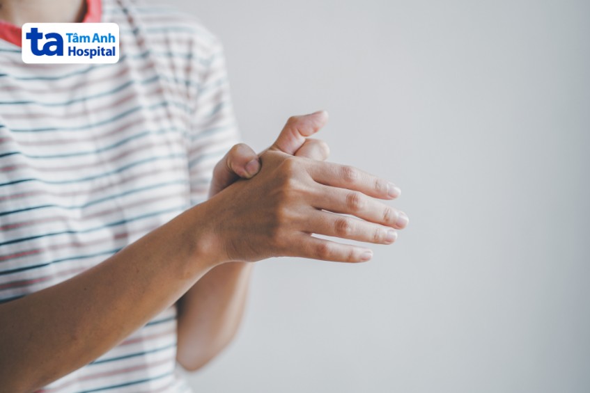 triệu chứng sốt thấp khớp