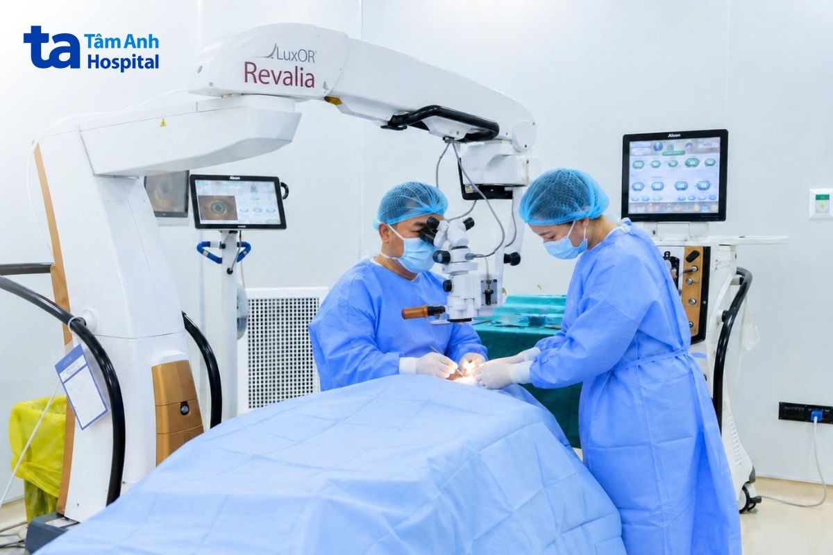 trước khi mổ mắt có được ăn không