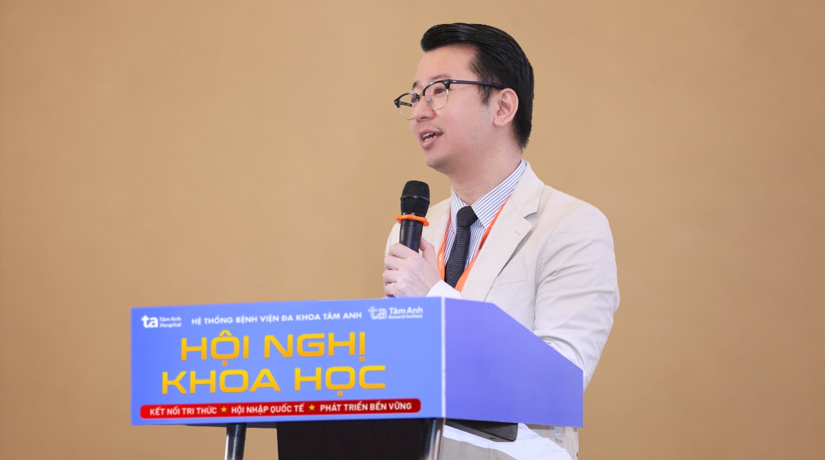ts.bs nguyễn hoàng long báo cáo tại hội nghị