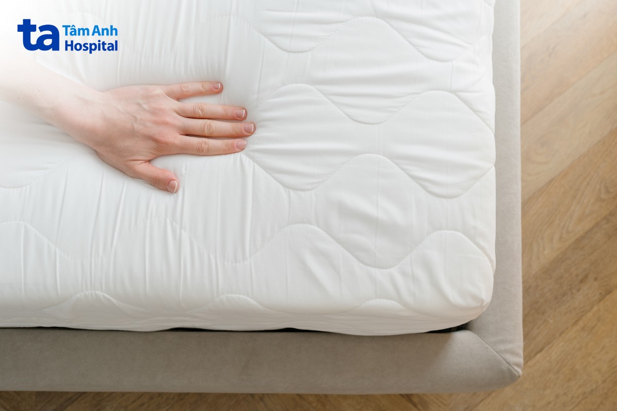 Tư Thế Ngủ Giảm Đau Lưng Cho Người Viêm Cột Sống Dính Khớp