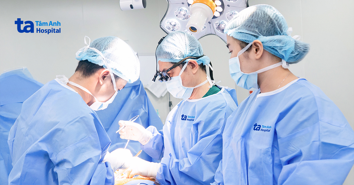 Tưởng đau khớp phát hiện tắc hẹp nhiều mạch máu nuôi chân