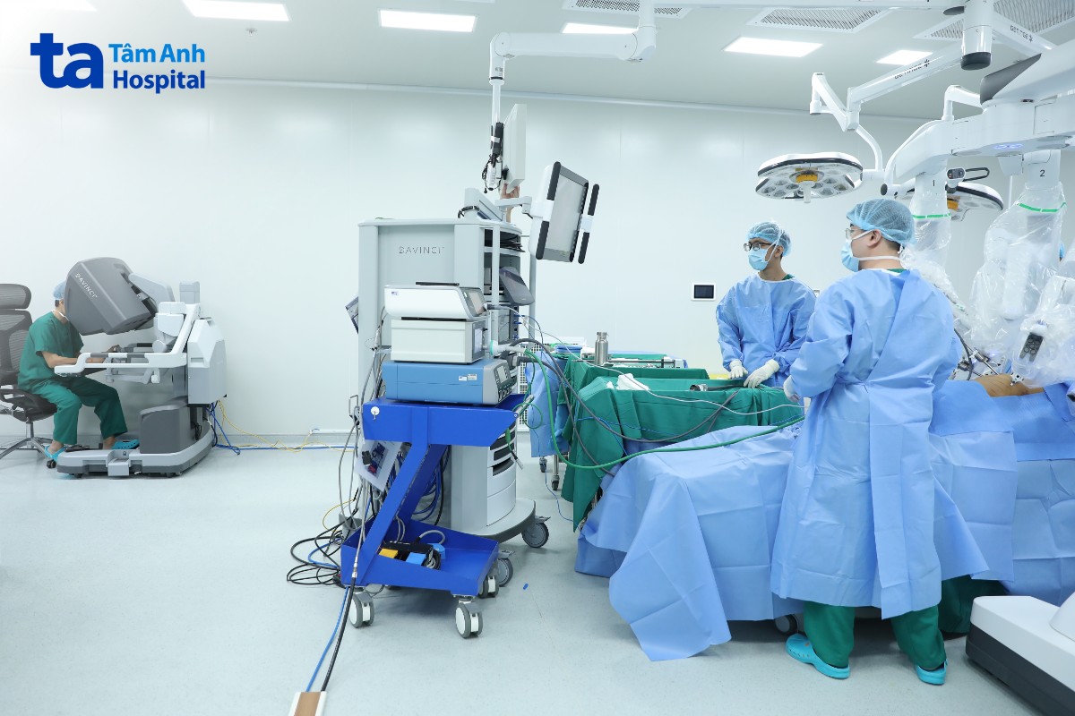Ứng dụng robot trong phẫu thuật điều trị u phổi Ứng dụng robot trong phẫu thuật điều trị u phổi