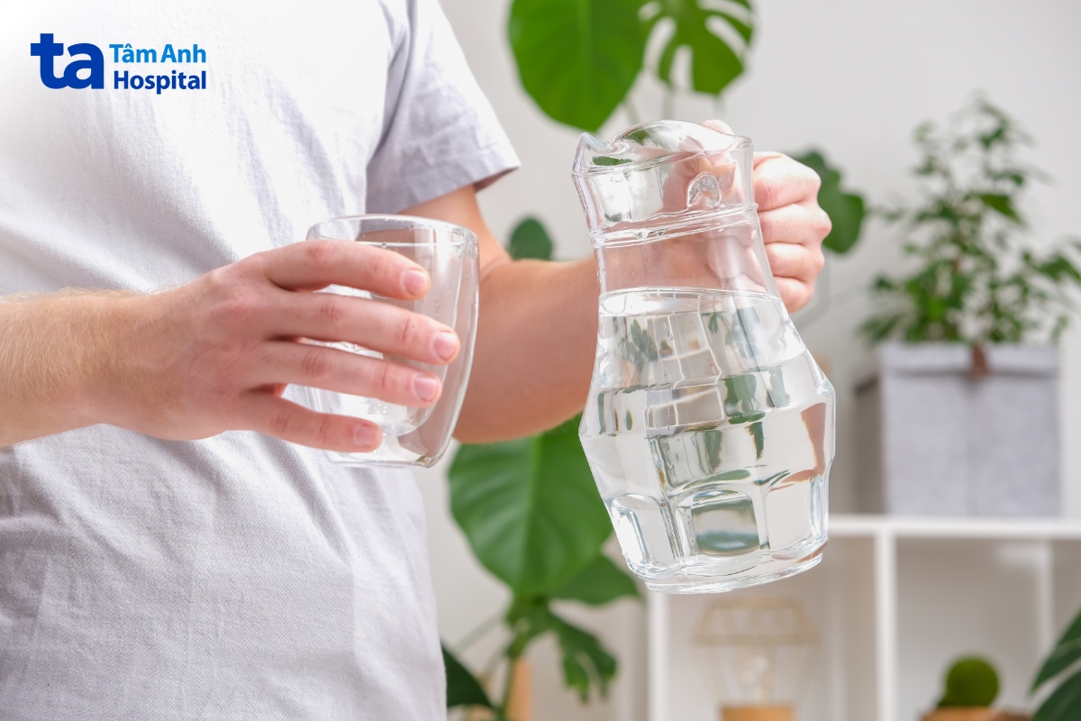 Uống Nhiều Nước Lọc Để Bổ Sung Lại Lượng Nước Đã Mất Do Tiêu Chảy