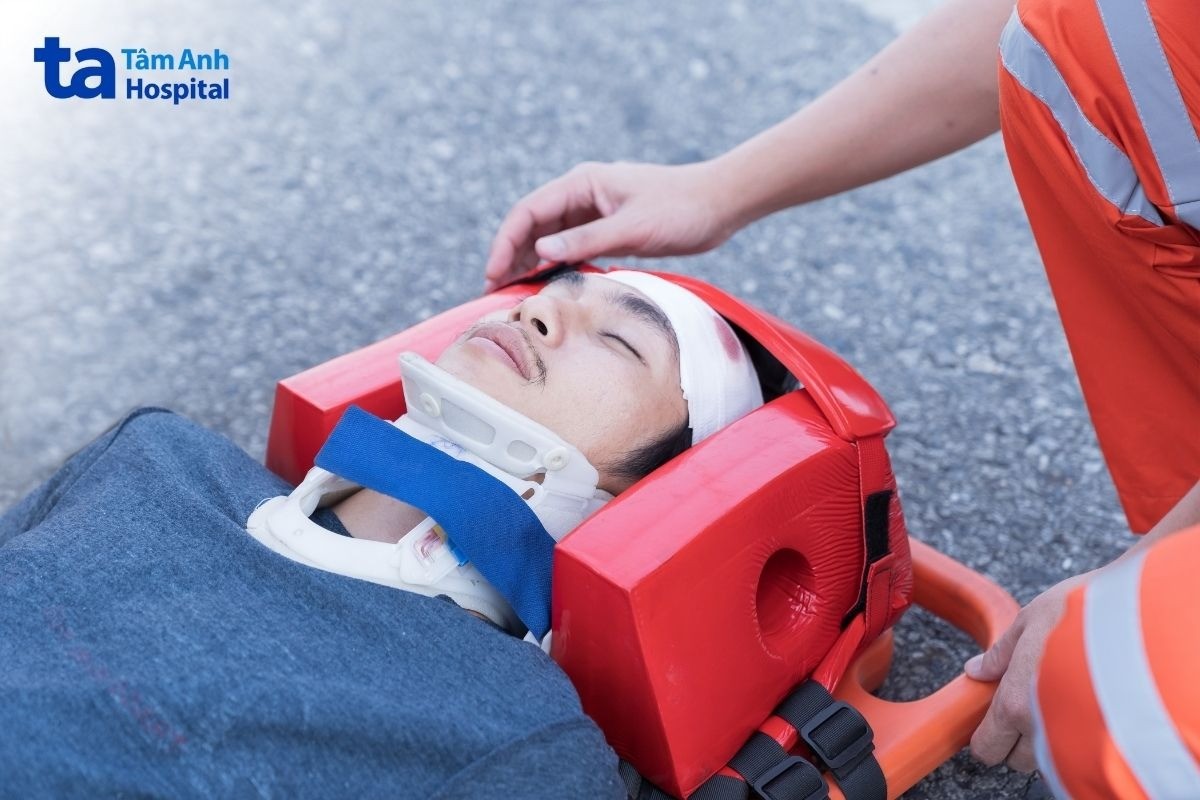xử trí khi gãy xương cột sống
