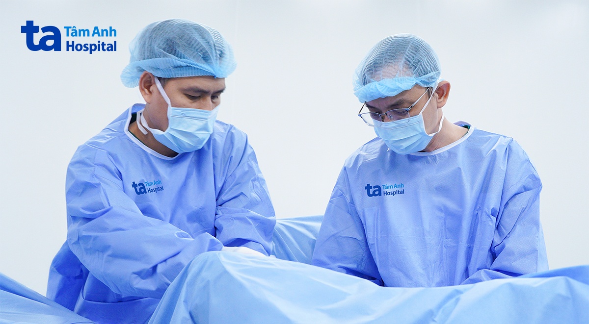 bác sĩ hữu tán sỏi cho người bệnh