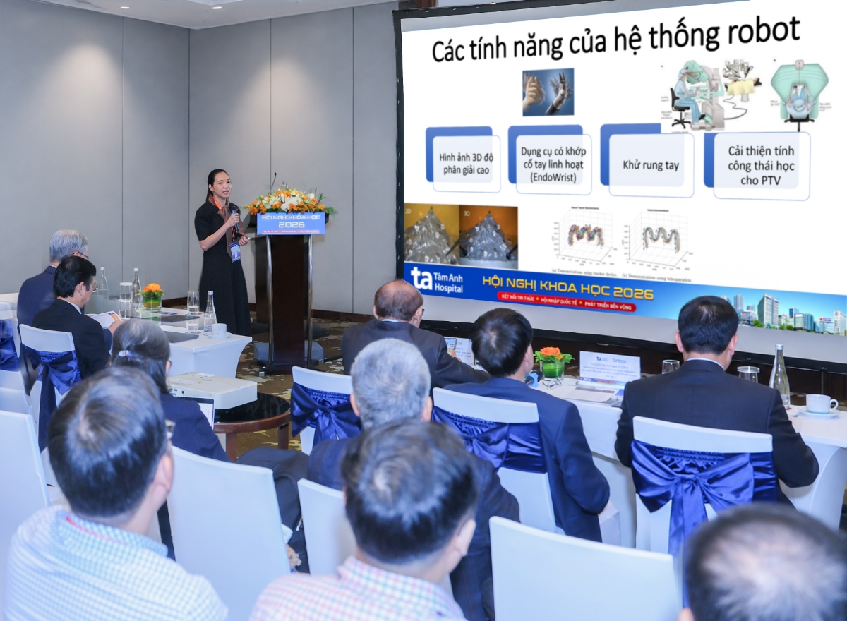bác sĩ liên báo cáo vai trò robot