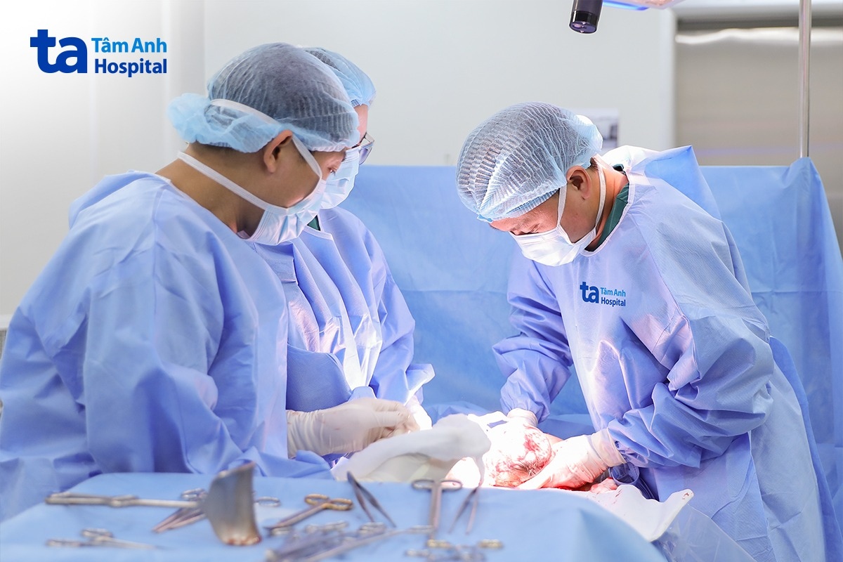 bác sĩ mổ cấp cứu giúp hai mẹ con chị thảo an toàn