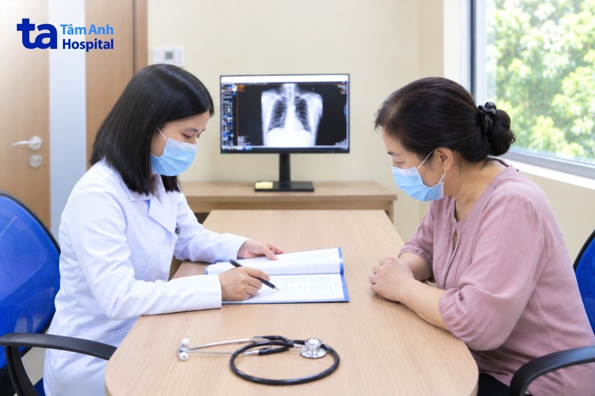 bác sĩ hồng đang tư vấn bệnh