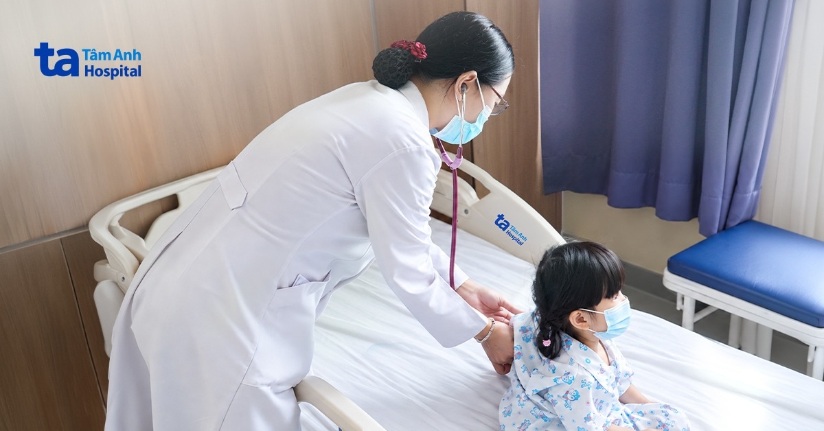 Bé gái 4 tuổi thiếu máu nặng, gia đình tưởng do da trắng