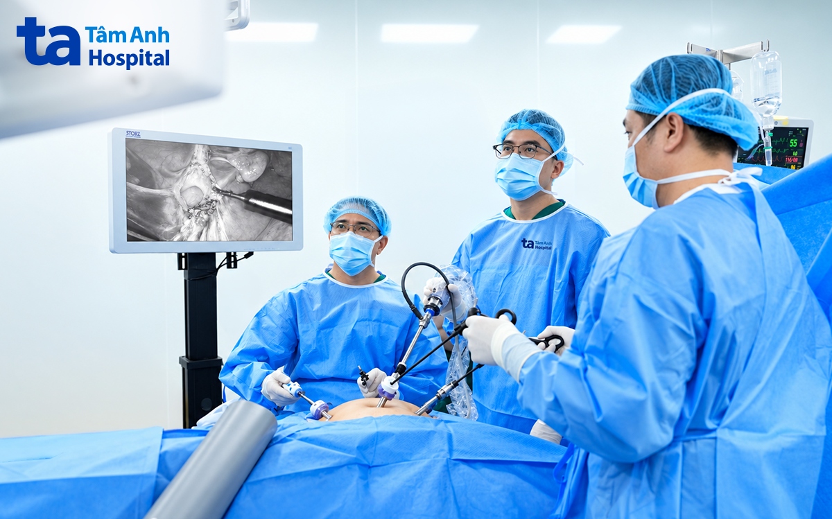 bs nội soi đặt lưới tấm