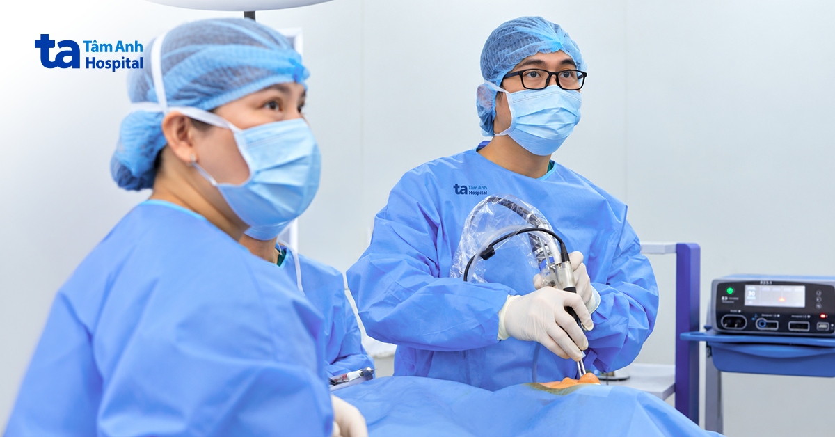 Ngủ ngáy mười năm do phì đại cuốn mũi, lệch vách ngăn, viêm amidan, hẹp eo họng