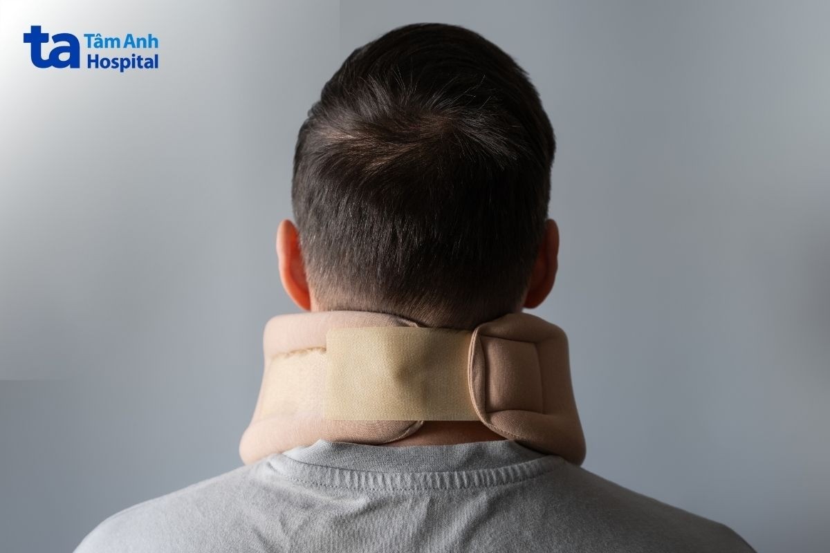 can thiệp điều trị chấn thương cột sống cổ​