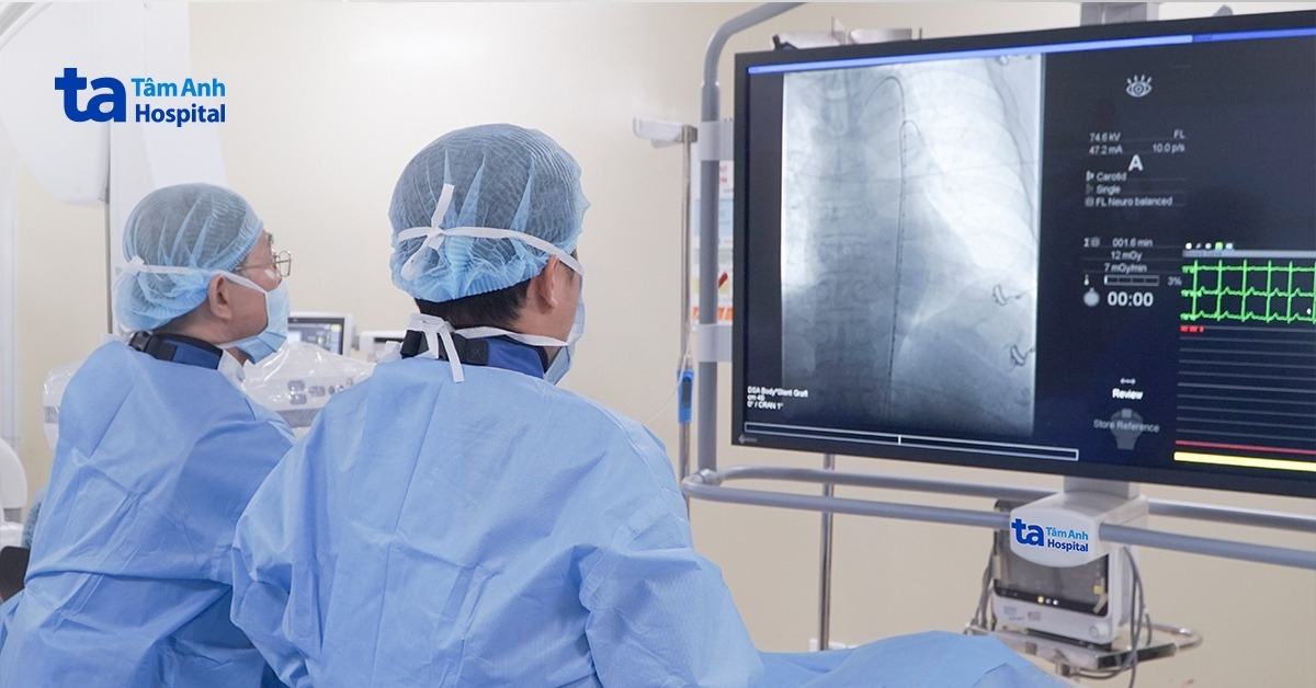 Chân sưng to, phát hiện huyết khối bít kín tĩnh mạch
