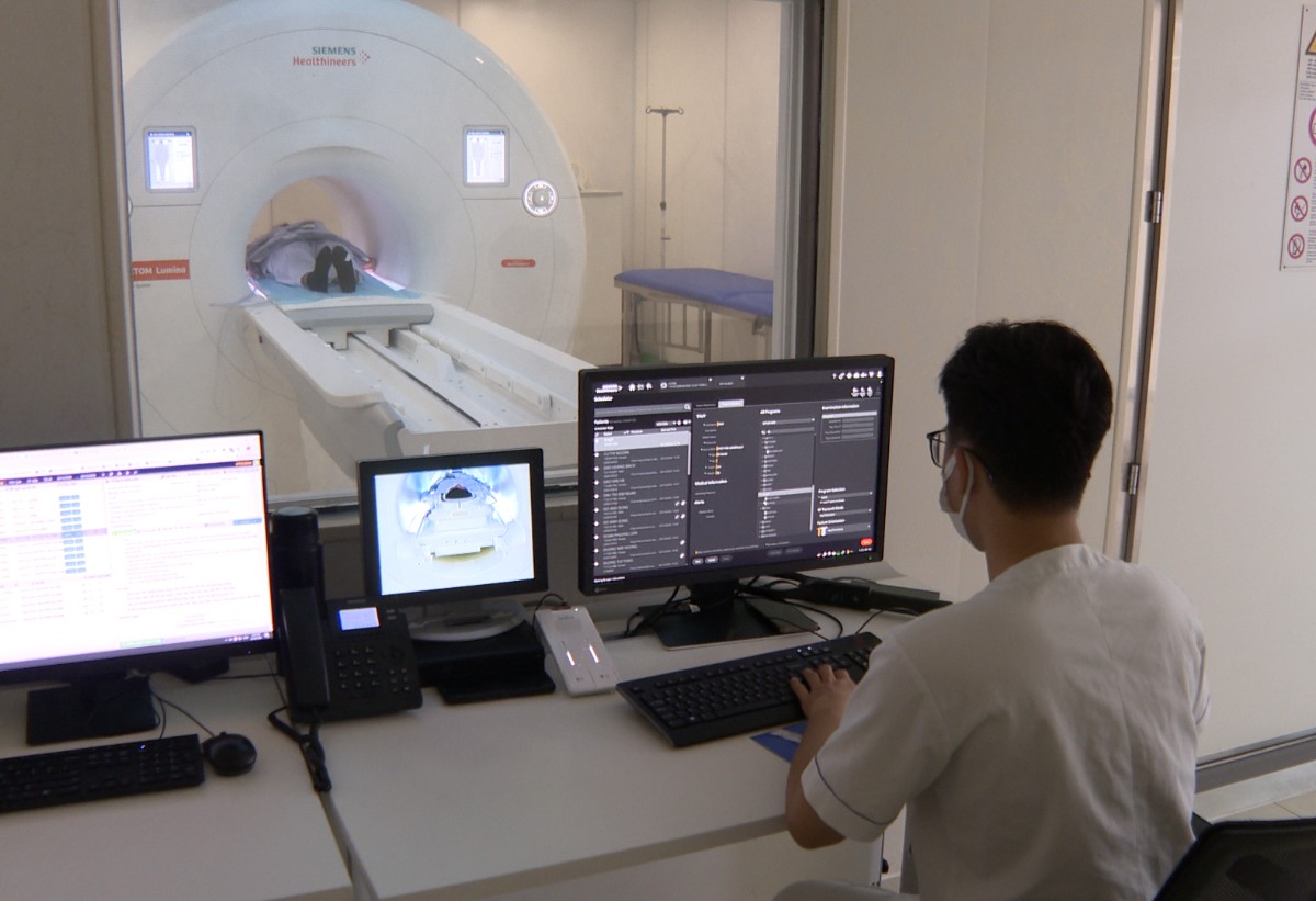 chị hằng chụp mri phát hiện khối u ở cả hai tuyến thượng thận