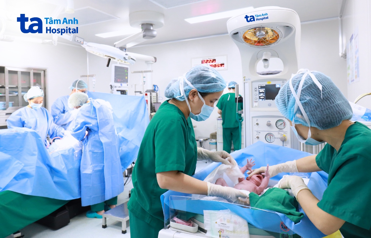 con trai của chị hân chào đời