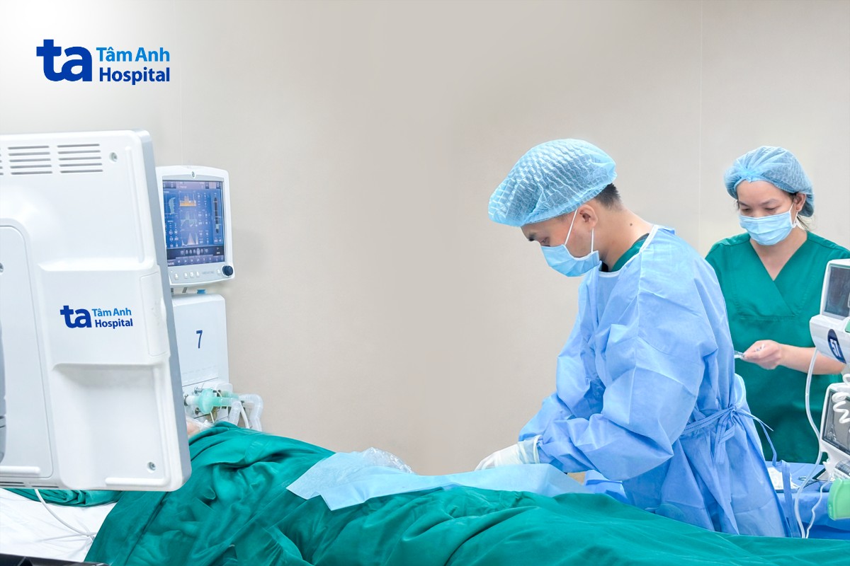 Cụ bà 99 tuổi sốc nhiễm khuẩn, suy hô hấp
