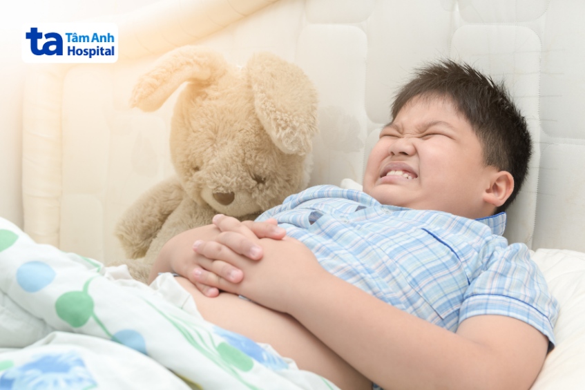 đau bụng dữ dội cho thấy sốt xuất huyết nặng