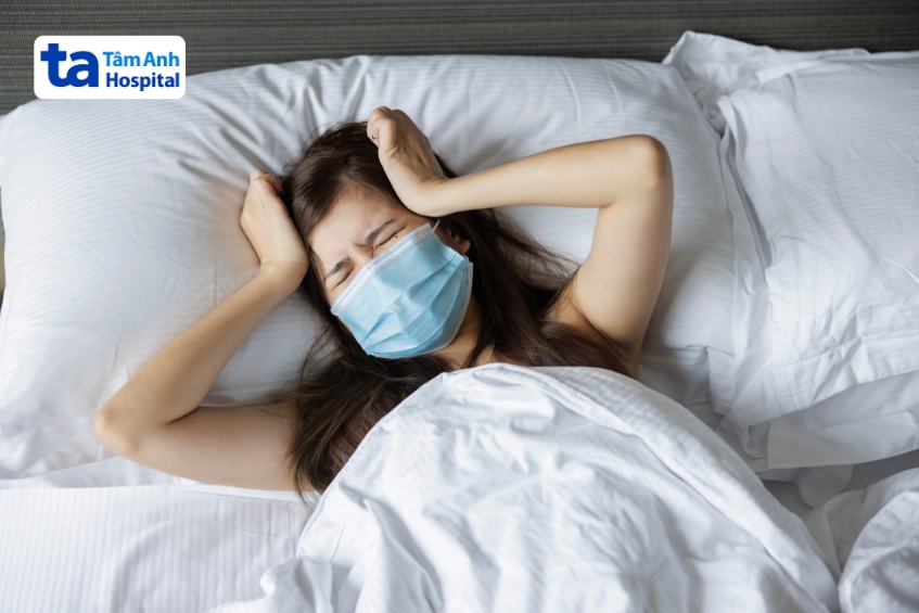 đau đầu cho thấy sốt xuất huyết chuyển nặng