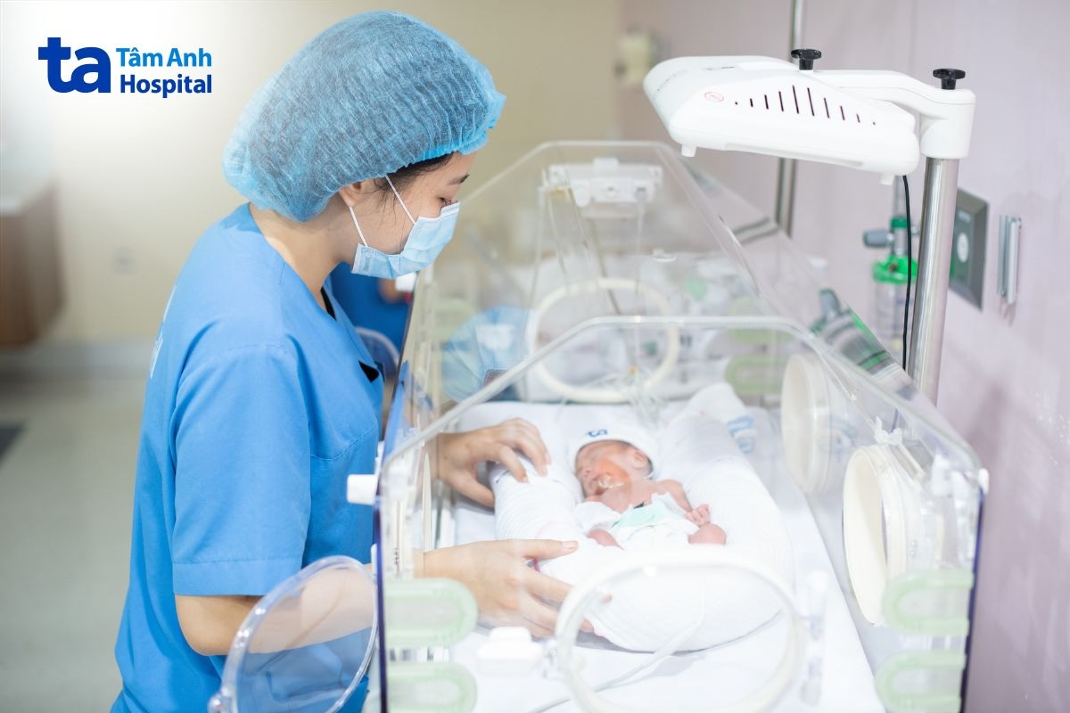 Điều Dưỡng Theo Dõi Và Chăm Sóc Trẻ Sinh Non Nằm Trong Lồng Ấp