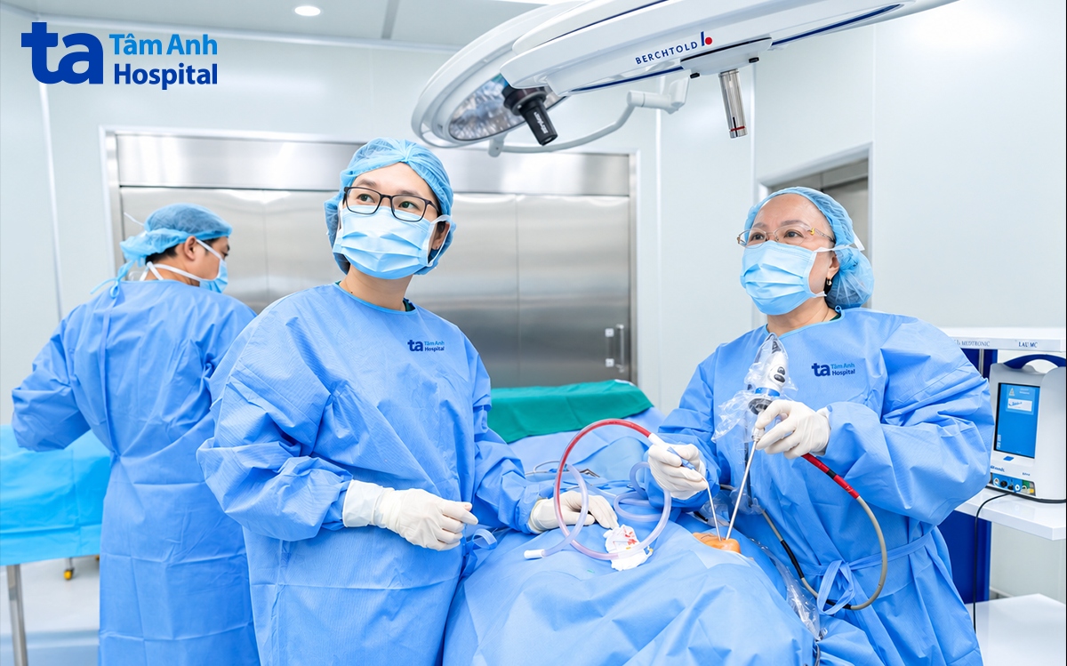 GS Thủy quan sát nội soi