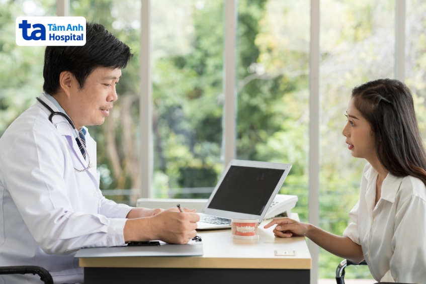 Cận cảnh hàm răng mọc lệch, khớp cắn không đều khi cười