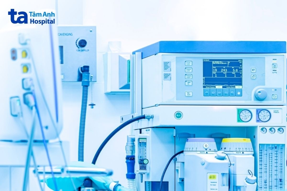 Hệ thống máy gây mê kèm thở với lưu lượng kế và bình bốc hơi