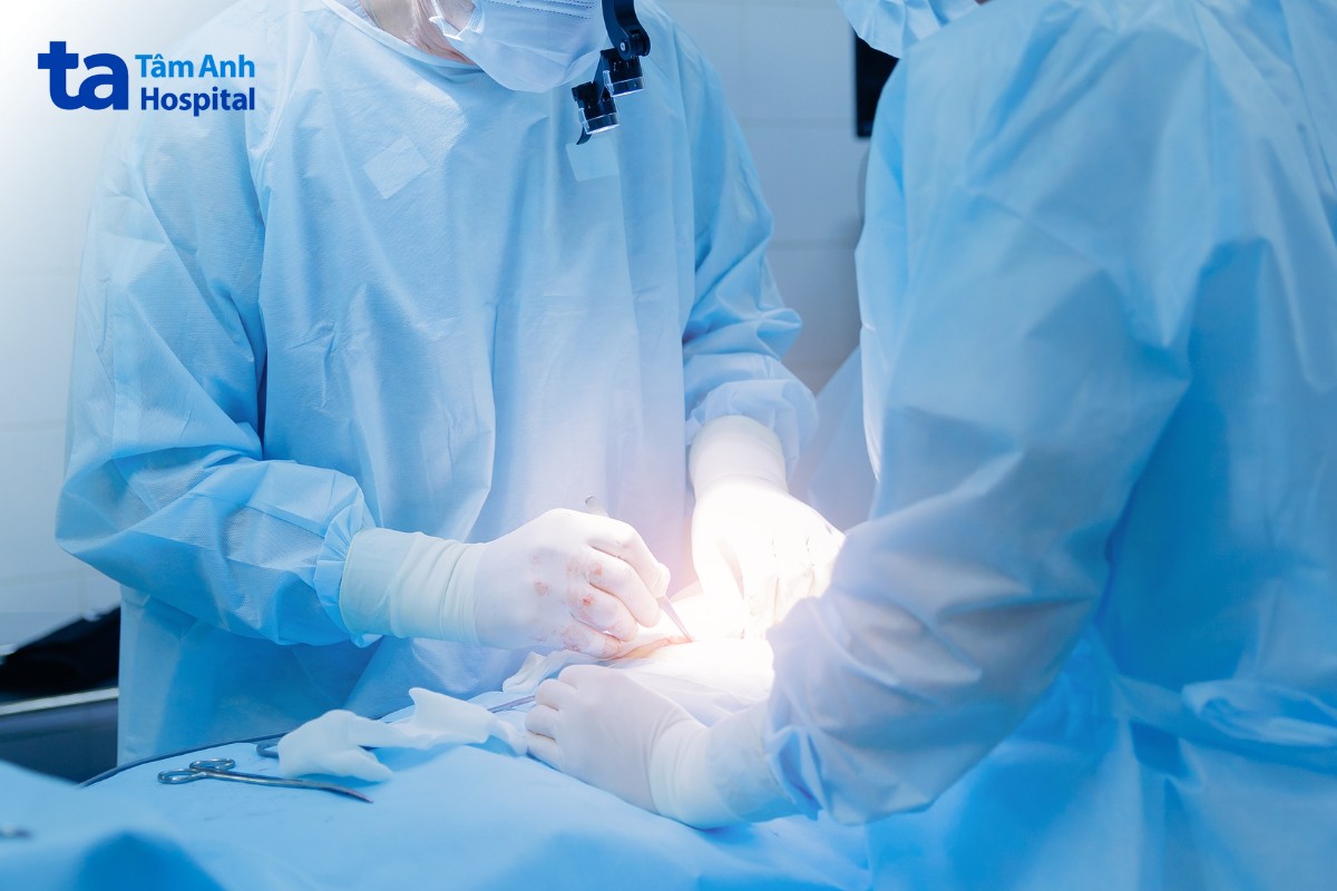 hẹp động mạch mạc treo là gì
