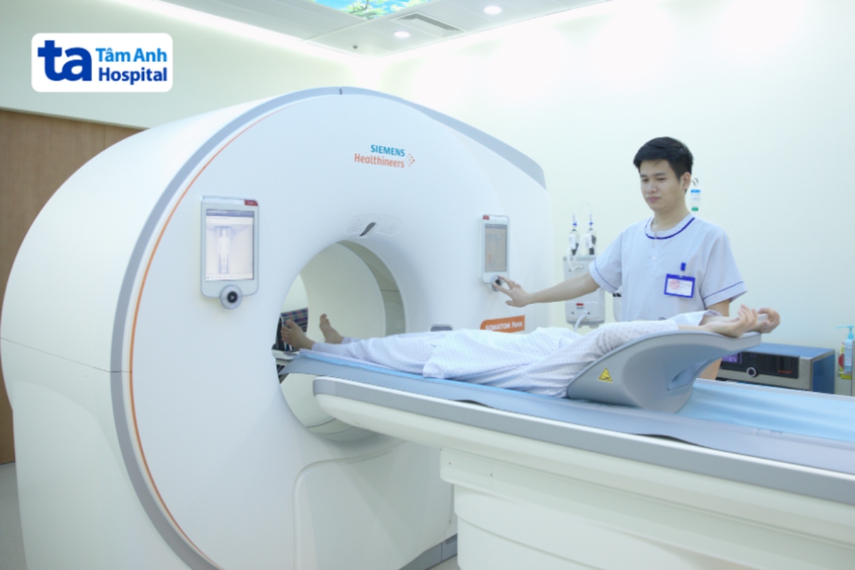 khách hàng kiểm tra phổi