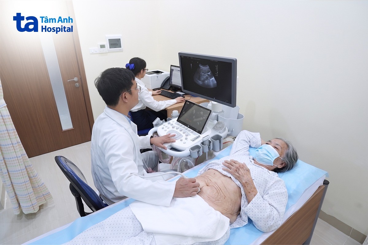 khám sức khỏe toàn diện cho người cao tuổi