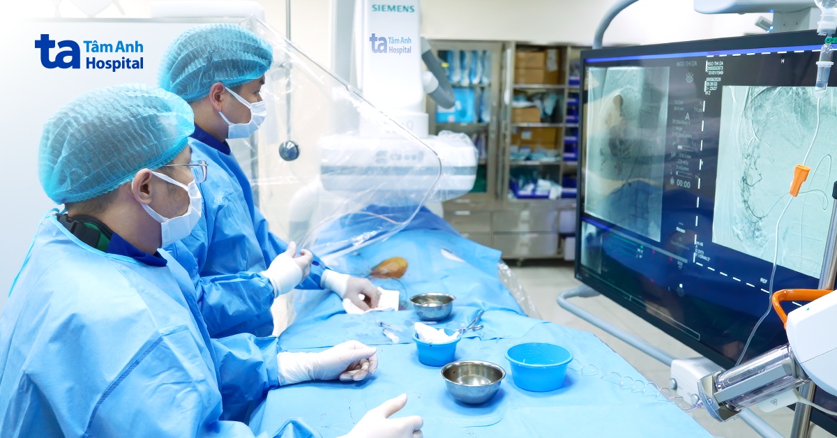 Cụ bà 77 tuổi mang khối u gan to như quả bưởi, dọa vỡ