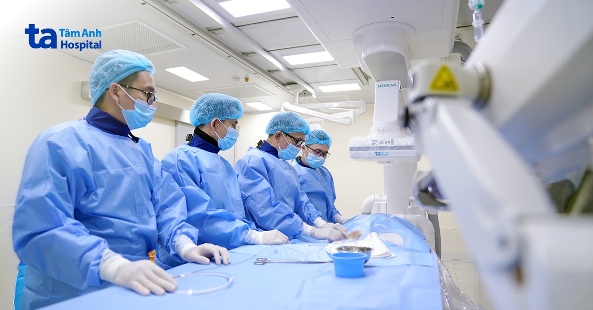 Lấy huyết khối, đặt stent tái thông mạch não cho người đột quỵ tái phát