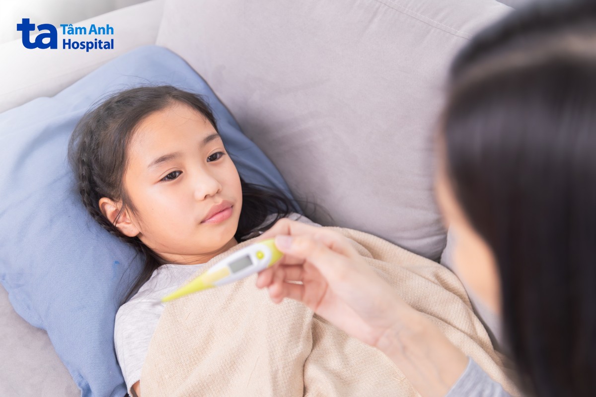 Mẹ Theo Dõi Sát Sao Các Biểu Hiện Của Bé