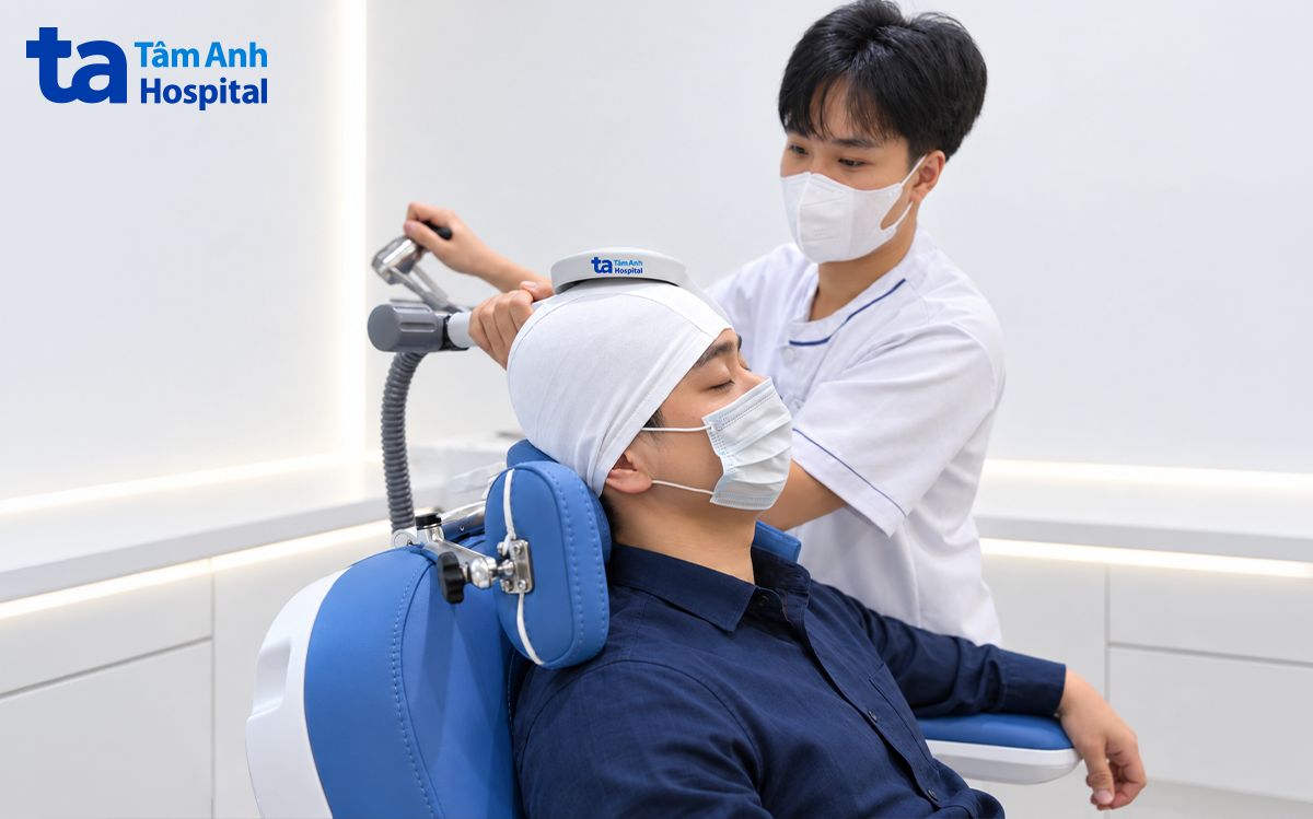 minh được điều trị kích thích từ trường xuyên sọ lặp lại