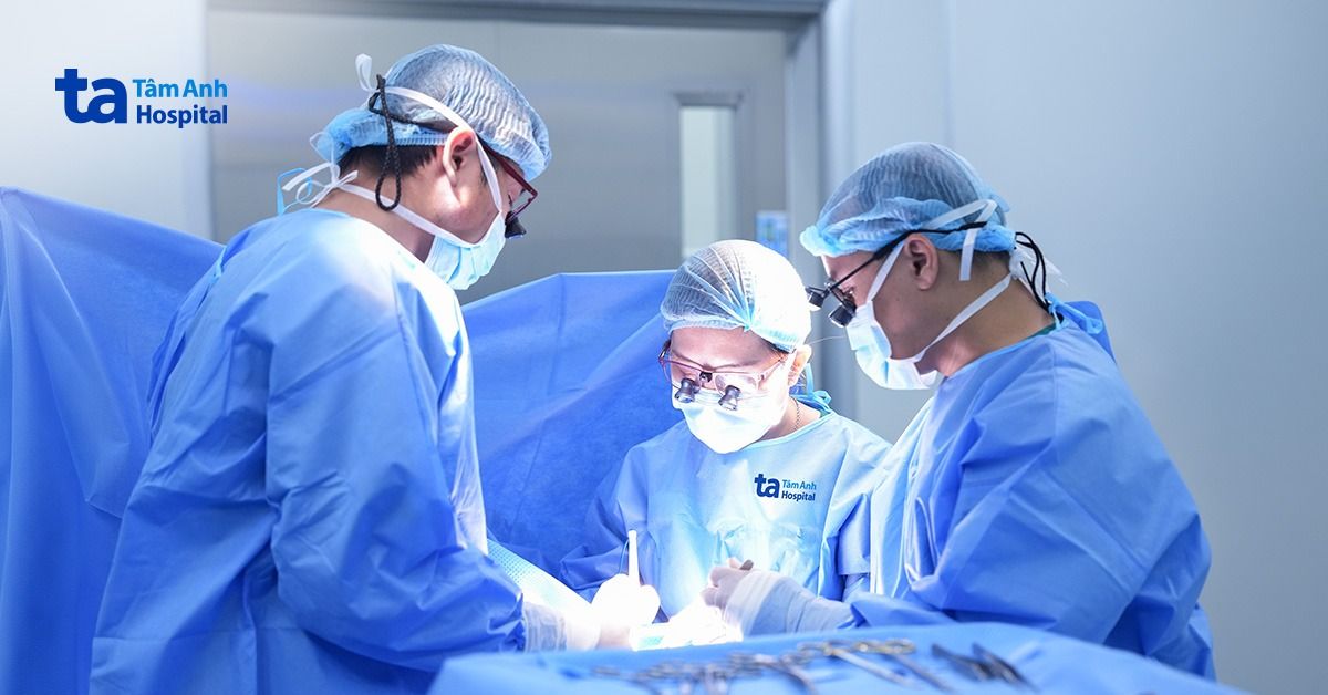 Mổ “2 trong 1” xử lý hai bệnh cho bé một tuổi