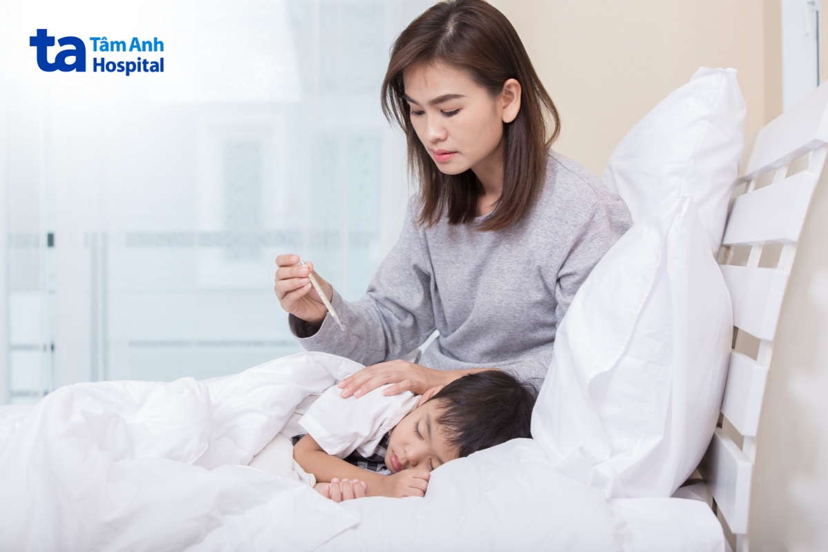 người mắc sốt xuất huyết cần được nghỉ ngơi và theo dõi
