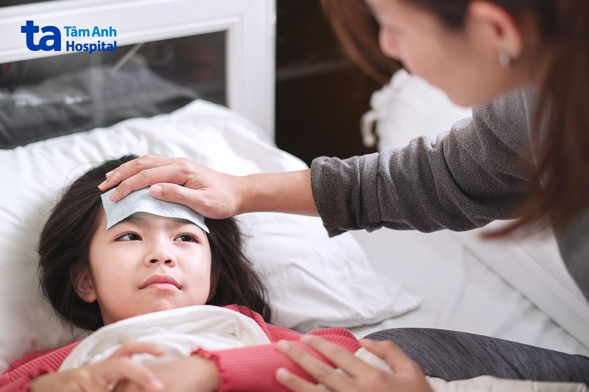 Người mắc sốt xuất huyết không nên xông hơi hoặc xông lá
