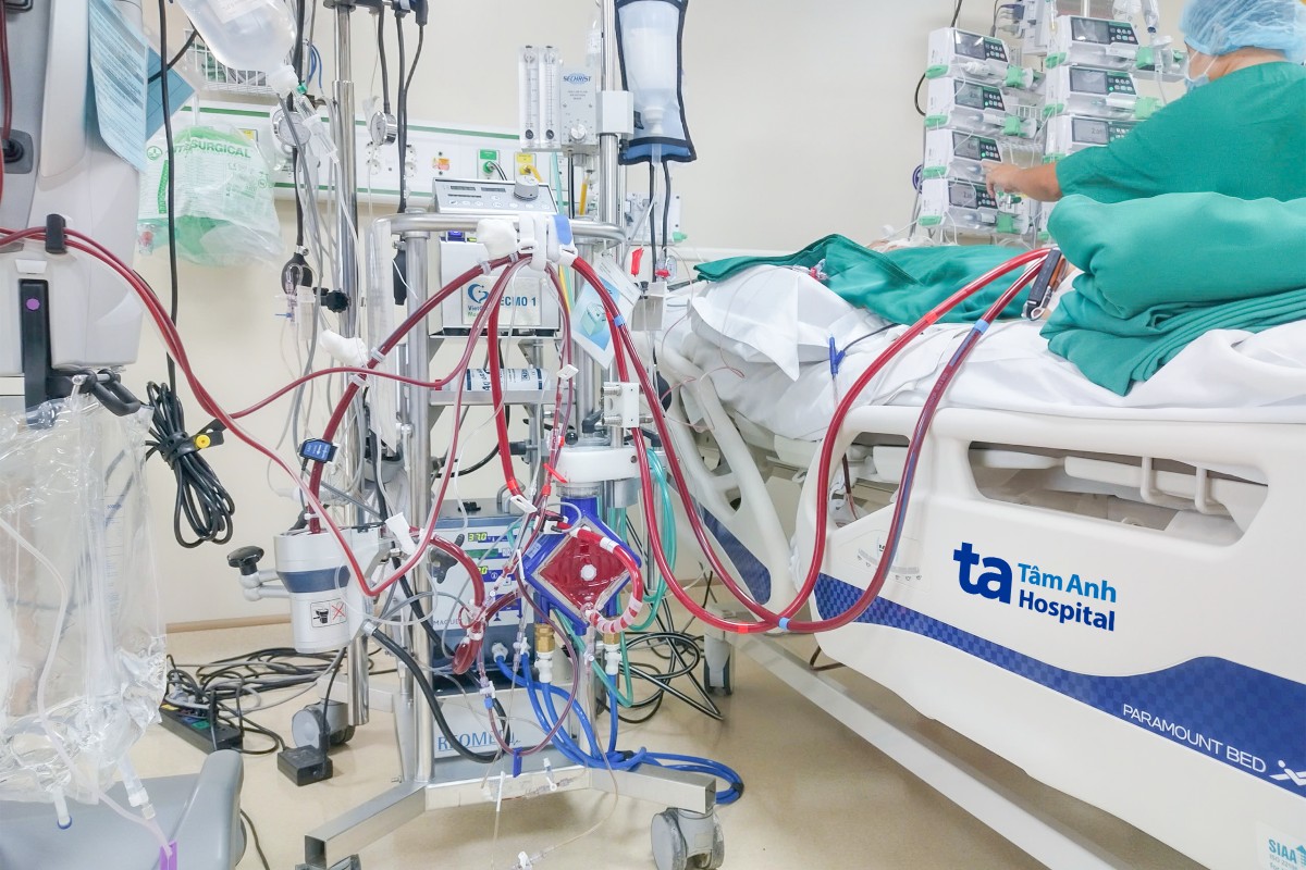 Nhiều loại máy móc hiện đại tại khoa ICU được sử dụng để cứu người bệnh suy đa tạng