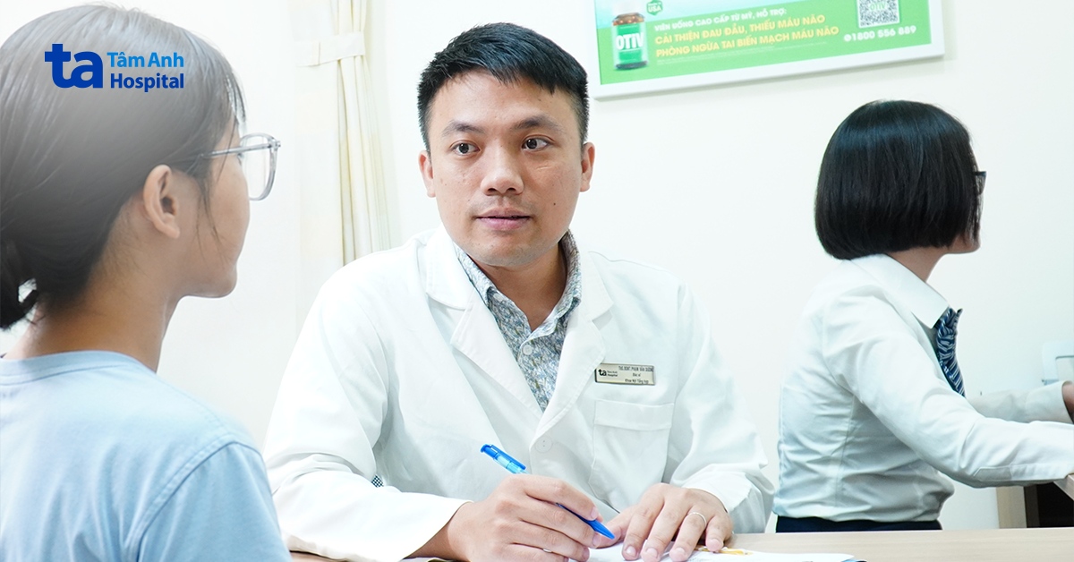 Nữ sinh 15 tuổi trầm cảm, loạn thần