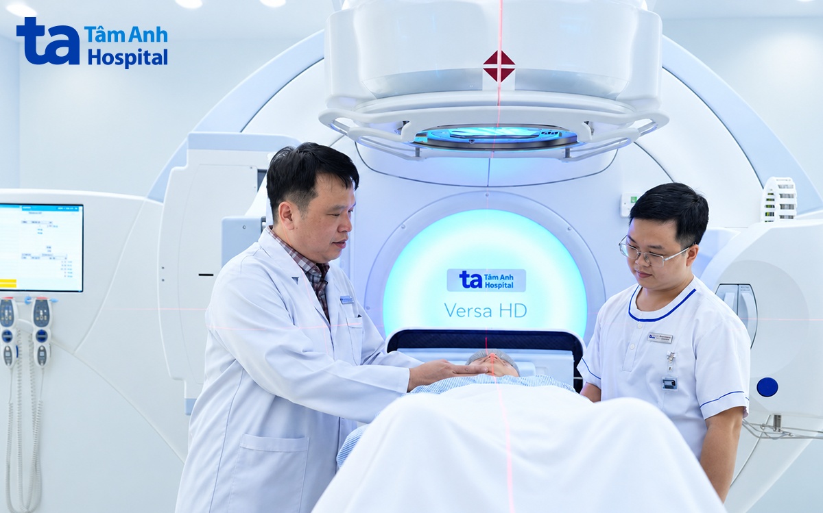 ông thuận thực hiện xạ trị