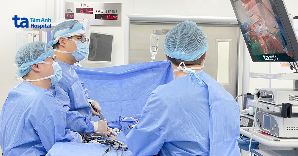 Phát hiện hơn 1 lít mủ đặc chèn xẹp phổi sau 2 năm đau lưng