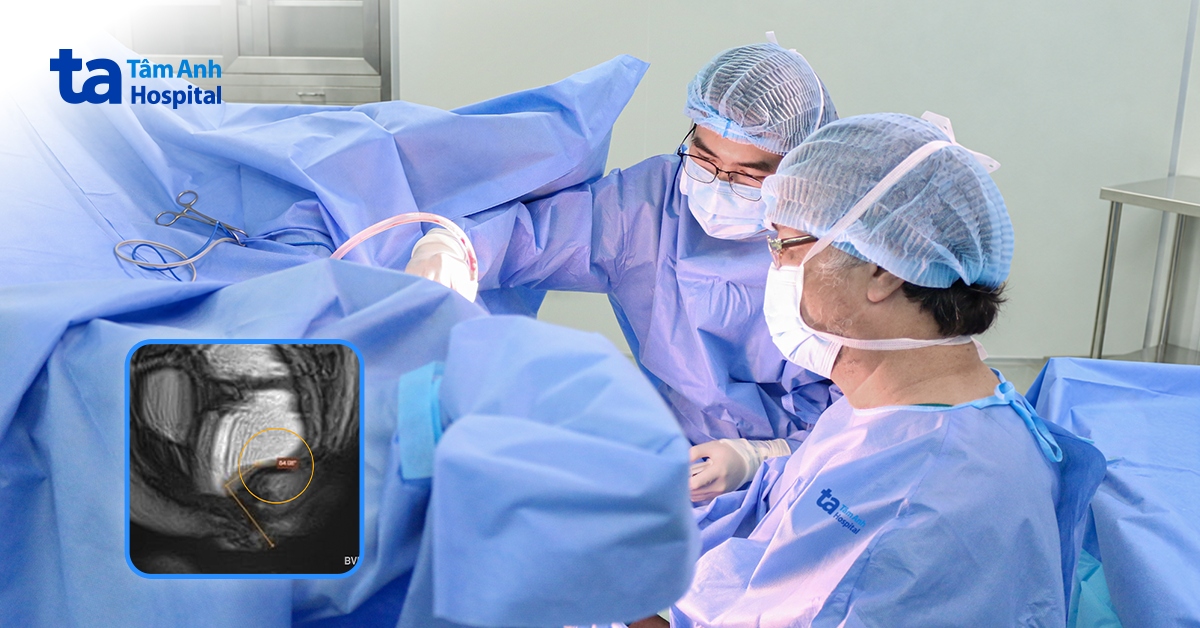 Đi ngoài khó hơn 20 năm, phát hiện lồng trực tràng